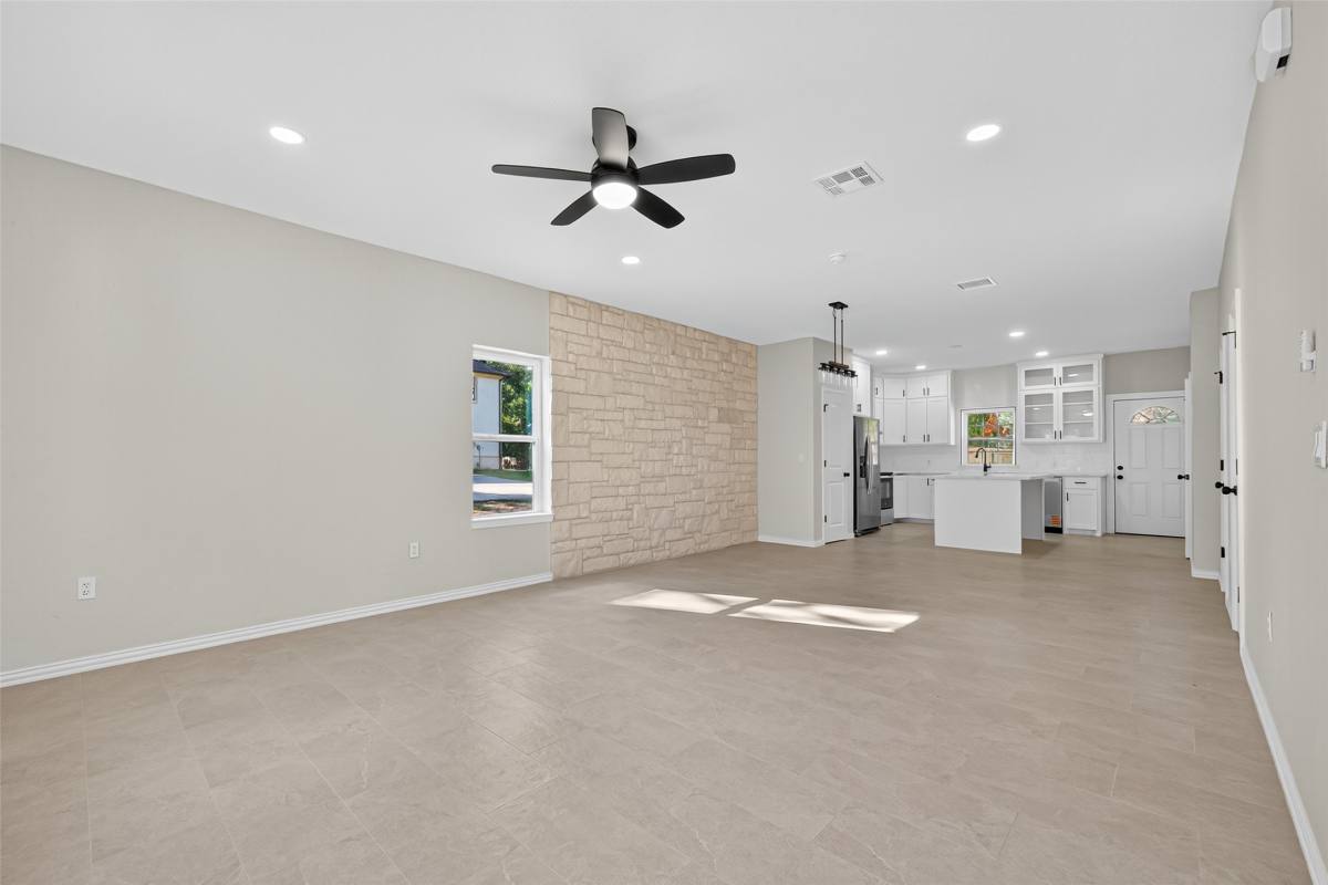 Apartment for rent at 10594 Rustling Oaks Dr, Conroe, TX 77303