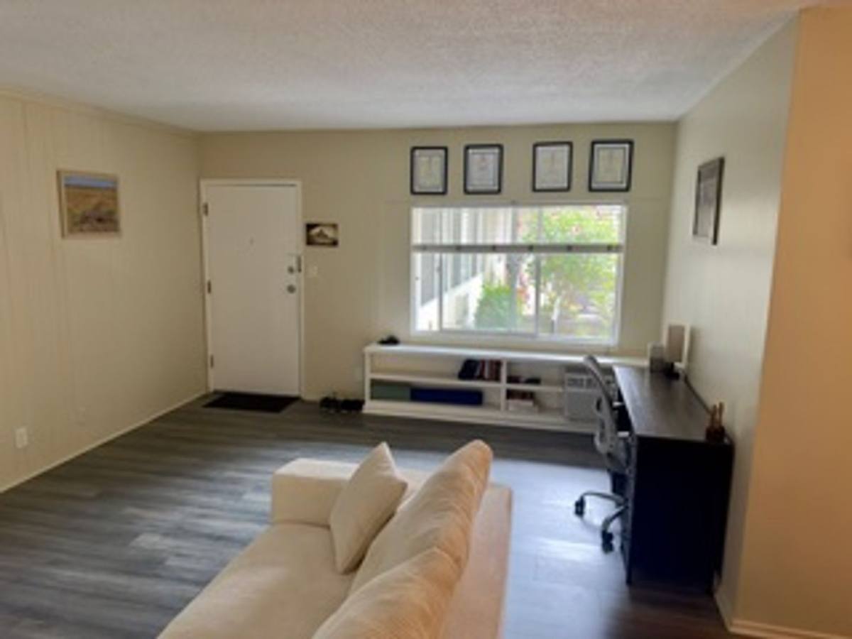 Apartment for rent at 8207 De Longpre Ave #6, Los Angeles, CA 90046