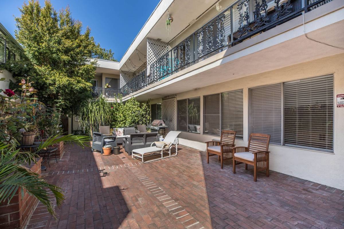 Apartment for rent at 8207 De Longpre Ave #6, Los Angeles, CA 90046