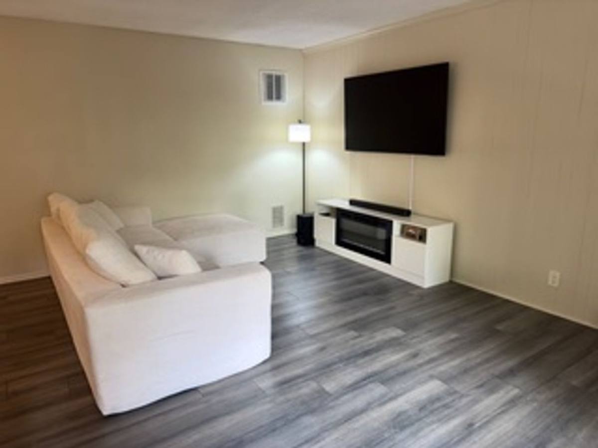 Apartment for rent at 8207 De Longpre Ave #6, Los Angeles, CA 90046