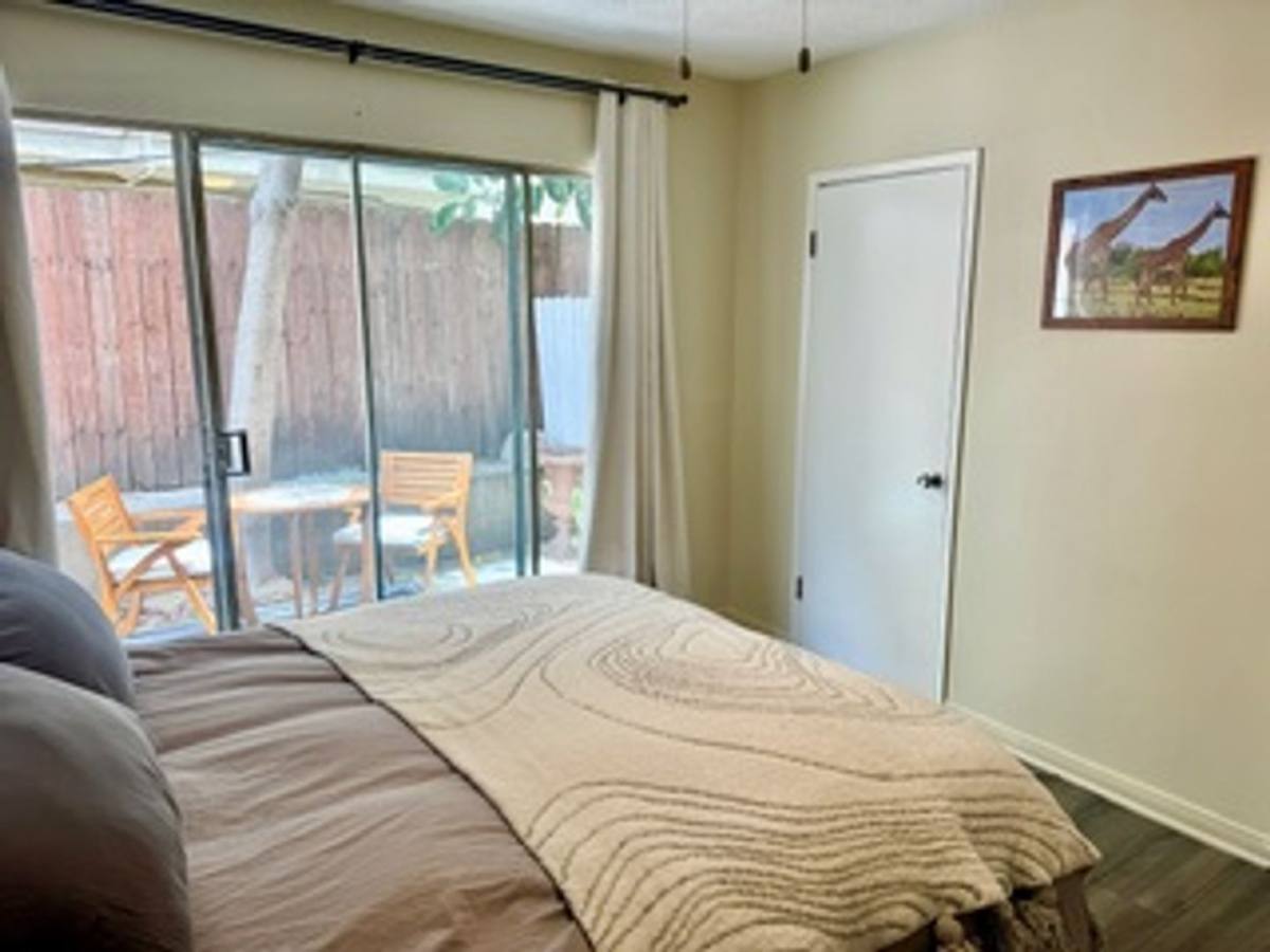 Apartment for rent at 8207 De Longpre Ave #6, Los Angeles, CA 90046