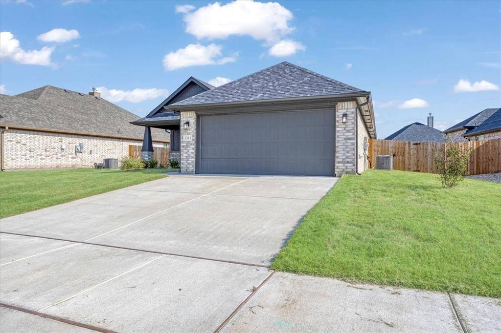 Apartment for rent at 2111 Wyldewood Way, Sherman, TX 75092