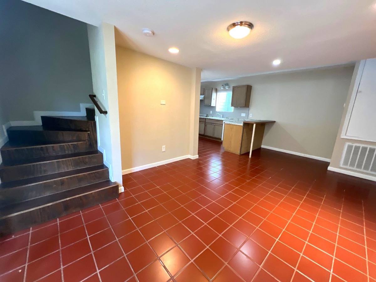 Apartment for rent at 627 E 14th St #627C, Houston, TX 77008