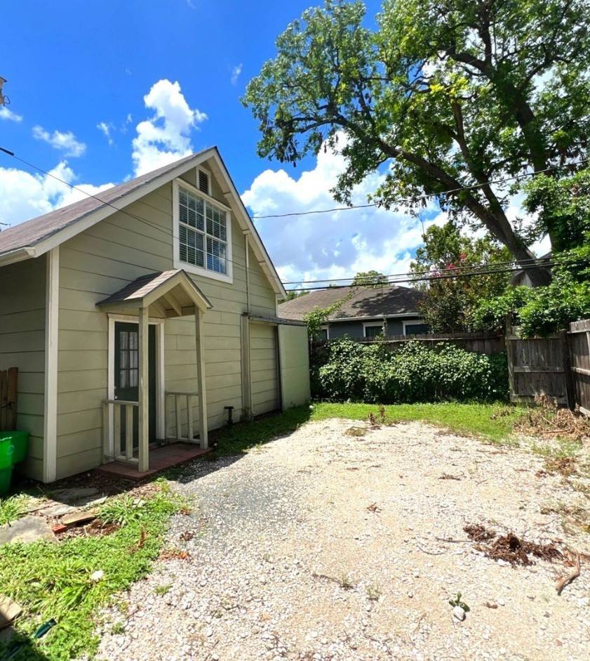 Apartment for rent at 627 E 14th St #627C, Houston, TX 77008