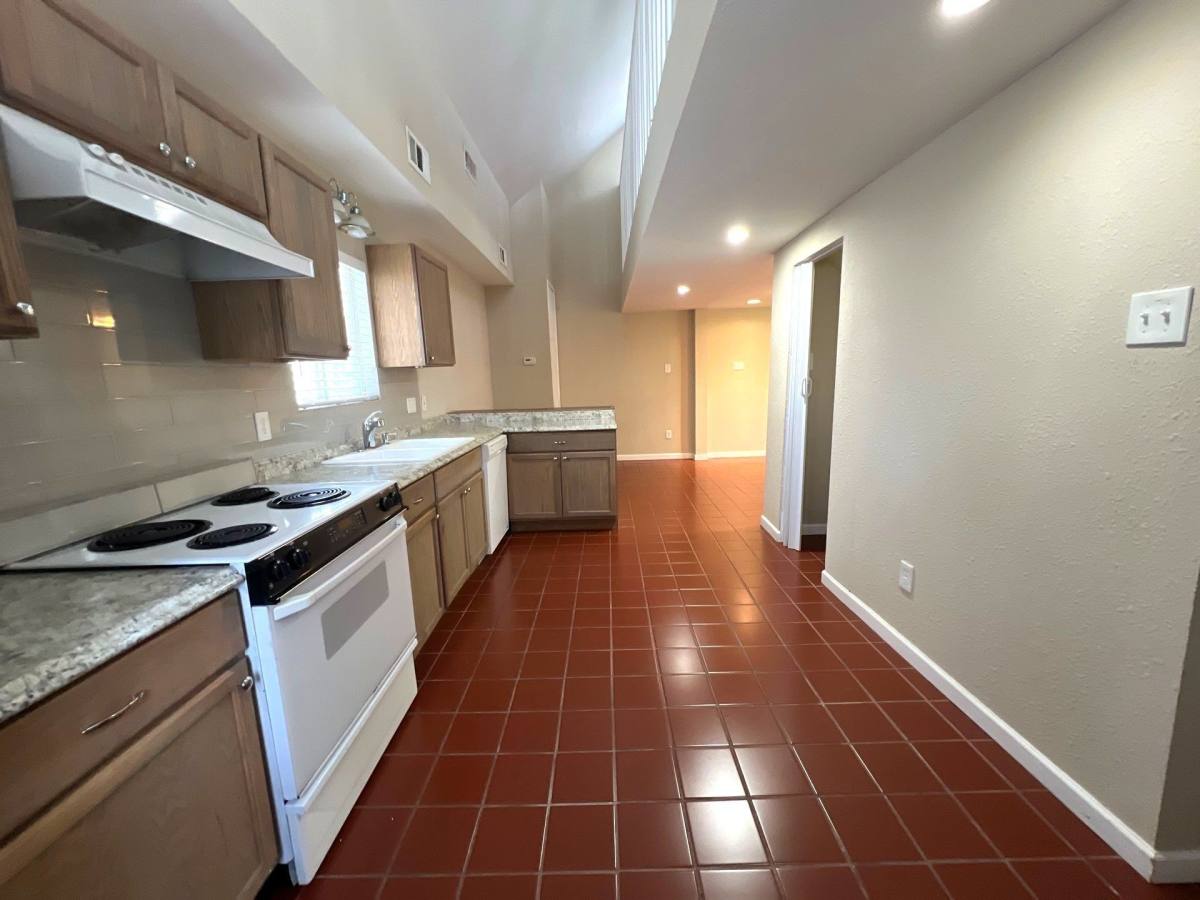 Apartment for rent at 627 E 14th St #627C, Houston, TX 77008