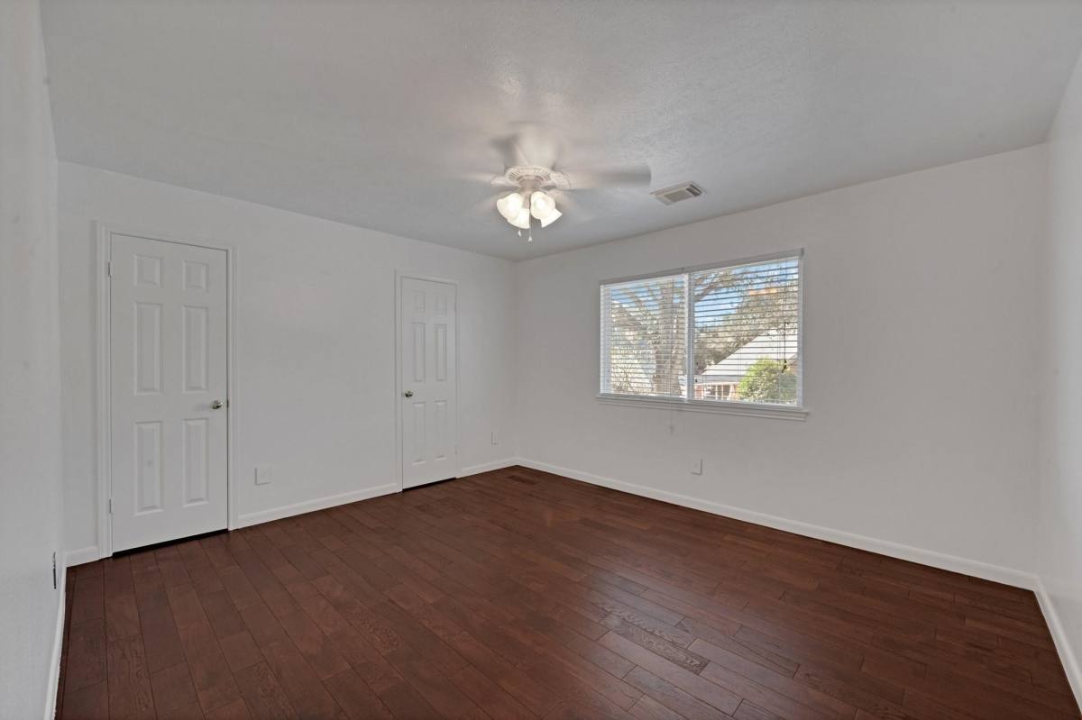 Apartment for rent at 4422 Warwick Dr, Sugar Land, TX 77479