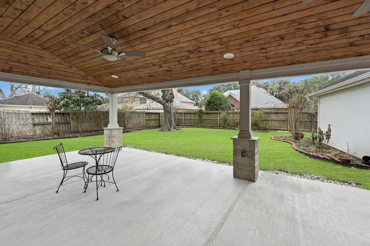 Apartment for rent at 4422 Warwick Dr, Sugar Land, TX 77479