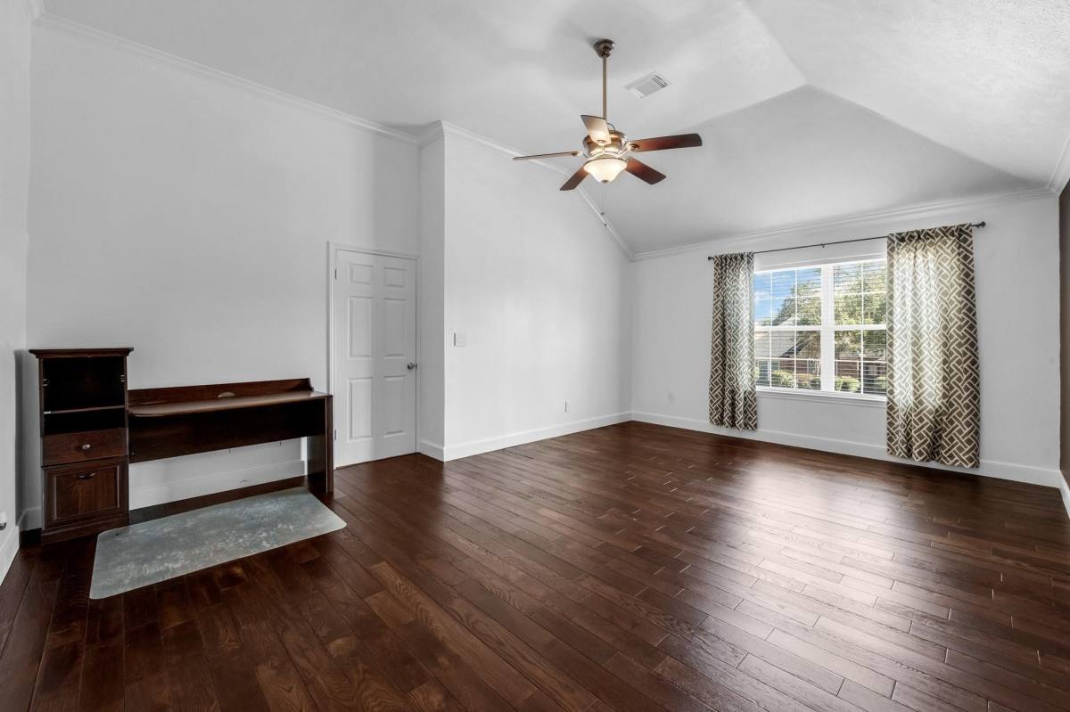 Apartment for rent at 4422 Warwick Dr, Sugar Land, TX 77479