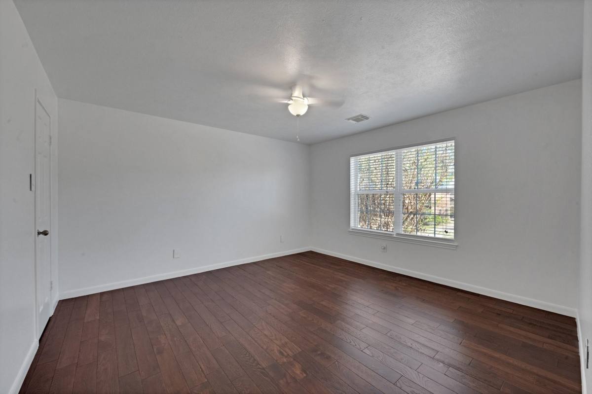 Apartment for rent at 4422 Warwick Dr, Sugar Land, TX 77479