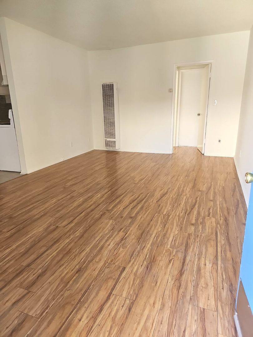 Apartment for rent at 128 W Maple St, Glendale, CA 91204