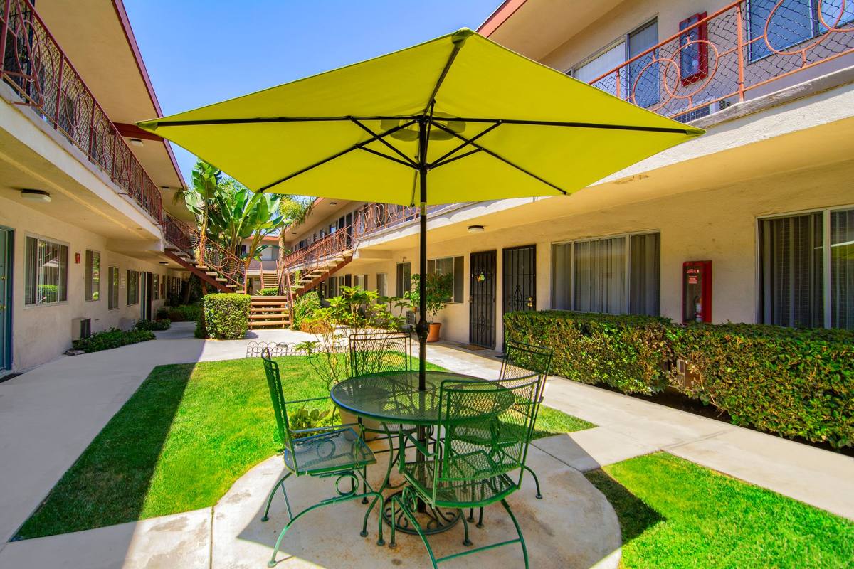 Apartment for rent at 128 W Maple St, Glendale, CA 91204
