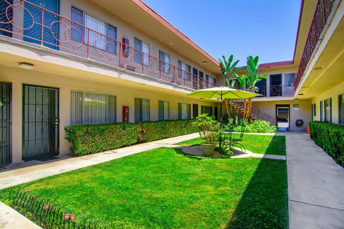 Apartment for rent at 128 W Maple St, Glendale, CA 91204