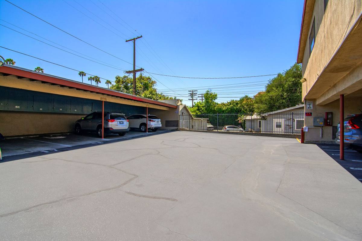 Apartment for rent at 128 W Maple St, Glendale, CA 91204