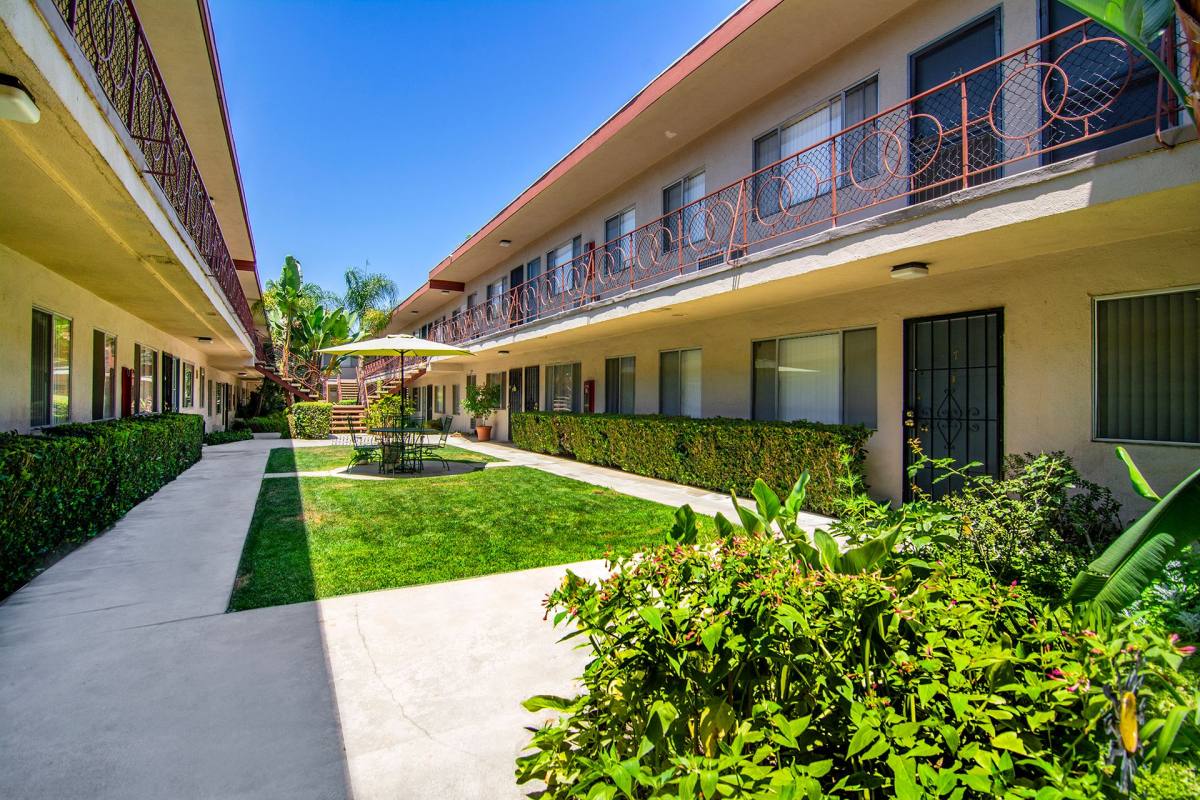 Apartment for rent at 128 W Maple St, Glendale, CA 91204