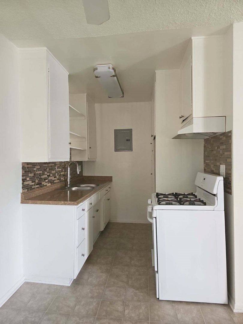 Apartment for rent at 128 W Maple St, Glendale, CA 91204