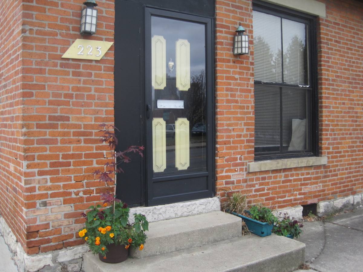 Apartment for rent at 221-223 E Livingston Ave, Columbus, OH 43215