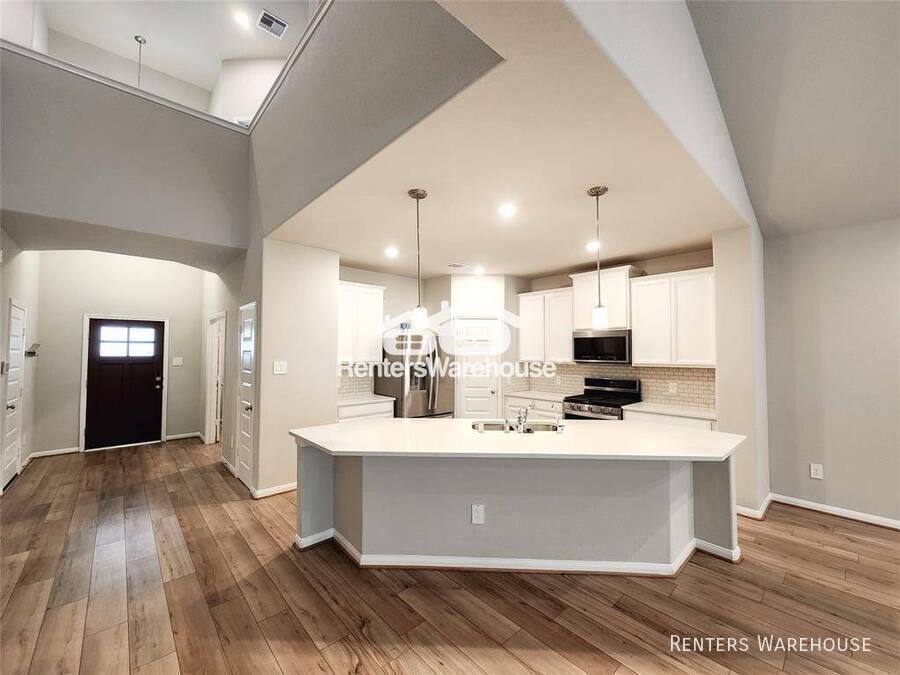 House for rent at 10714 Cliffs View Dr, Rosharon, TX 77583