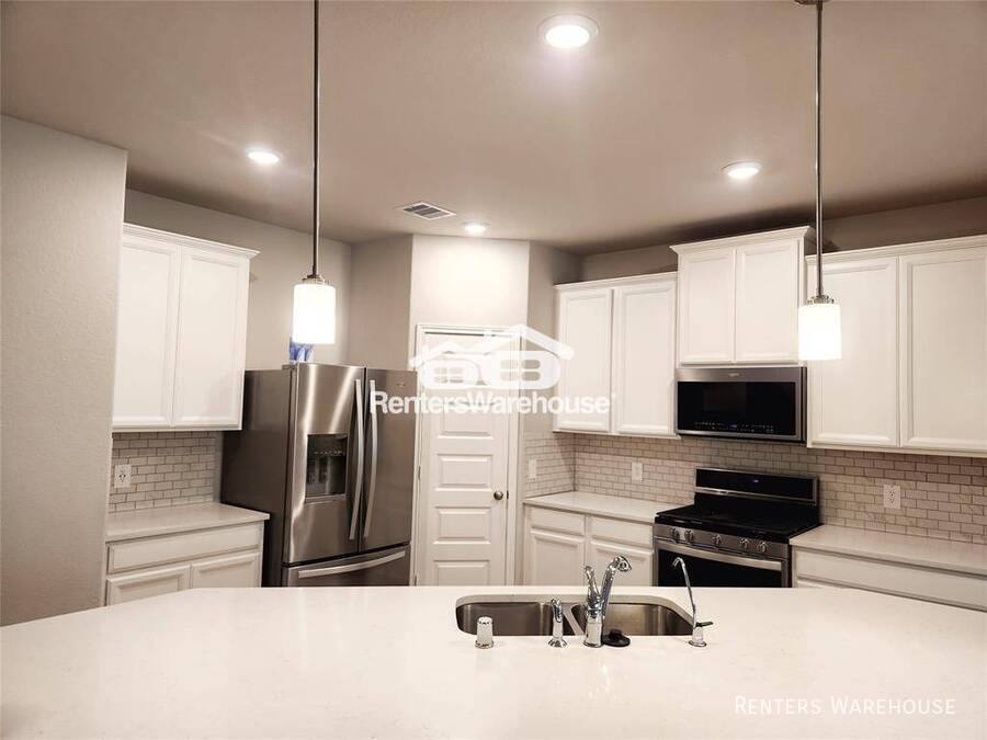 House for rent at 10714 Cliffs View Dr, Rosharon, TX 77583