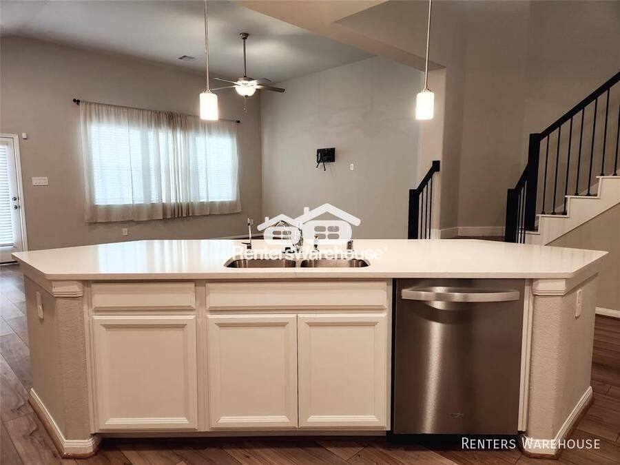 House for rent at 10714 Cliffs View Dr, Rosharon, TX 77583