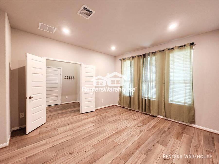 House for rent at 10714 Cliffs View Dr, Rosharon, TX 77583