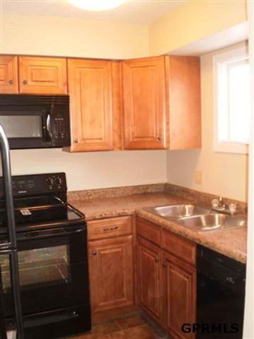 Apartment for rent at 302 Chateau Dr, Bellevue, NE 68005