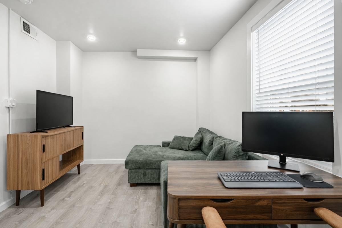 Apartment for rent at 324-326 Darby Rd #1R, Havertown, PA 19083