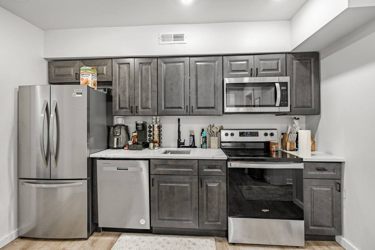 Apartment for rent at 324-326 Darby Rd #1R, Havertown, PA 19083