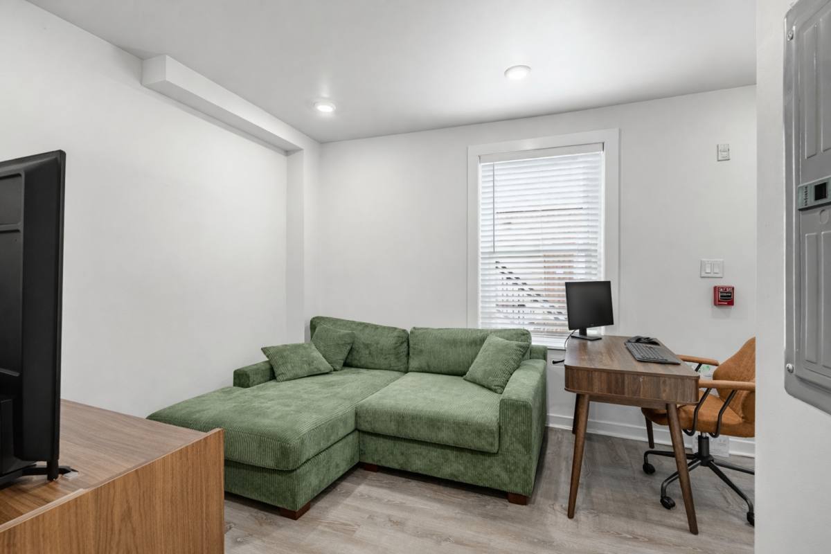 Apartment for rent at 324-326 Darby Rd #1R, Havertown, PA 19083