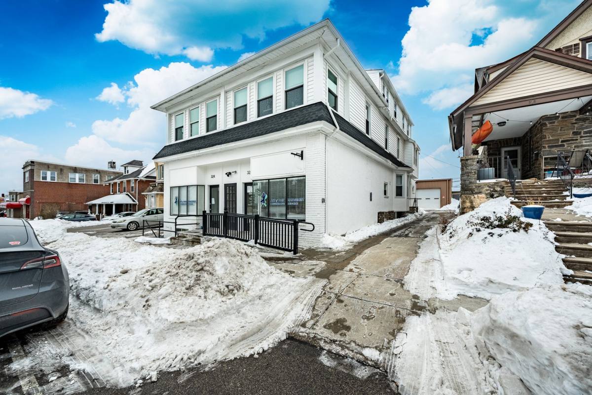 Apartment for rent at 324-326 Darby Rd #1R, Havertown, PA 19083