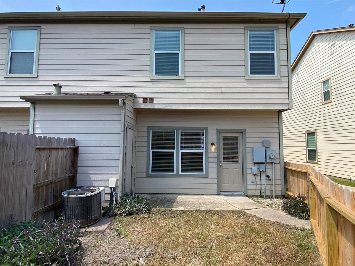 Townhouse for rent at 29726 Sullivan Oaks Dr, Spring, TX 77386