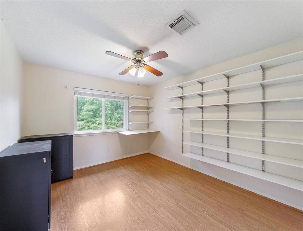 Apartment for rent at 25719 Bearborough Dr, Spring, TX 77386