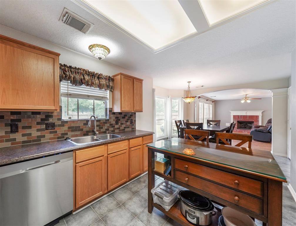 Apartment for rent at 25719 Bearborough Dr, Spring, TX 77386