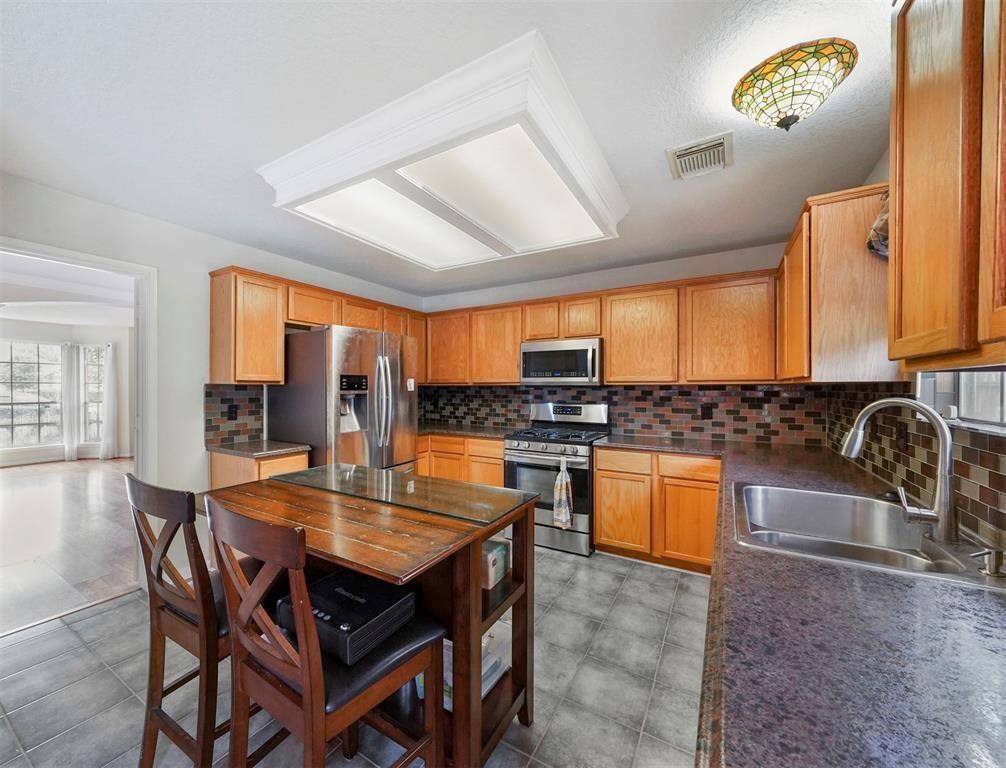 Apartment for rent at 25719 Bearborough Dr, Spring, TX 77386