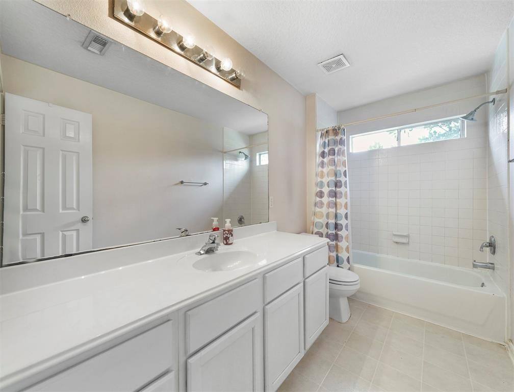 Apartment for rent at 25719 Bearborough Dr, Spring, TX 77386