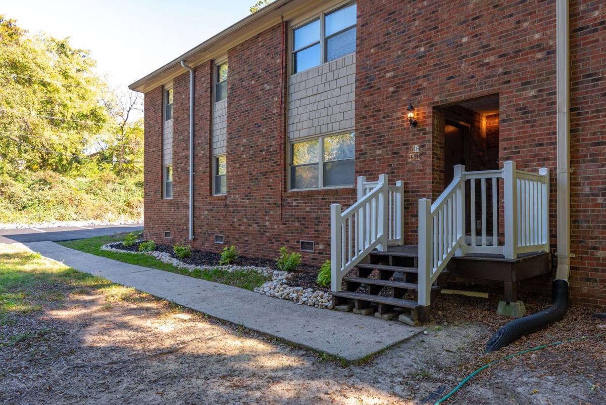 Apartment for rent at 516 S Mendenhall St, Greensboro, NC 27403