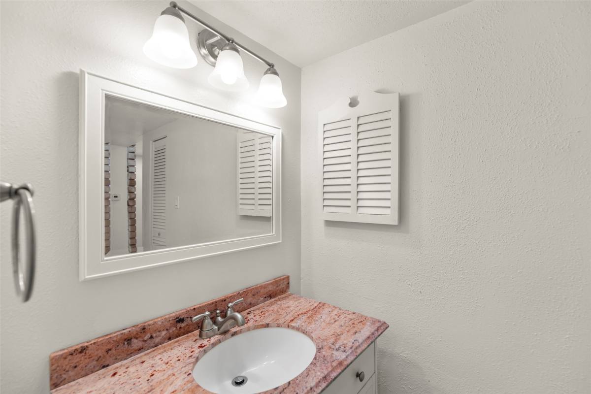 Apartment for rent at 2229 Mimosa Dr #5, Houston, TX 77019