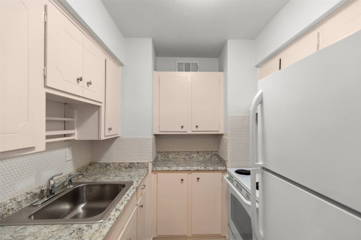 Apartment for rent at 2229 Mimosa Dr #5, Houston, TX 77019