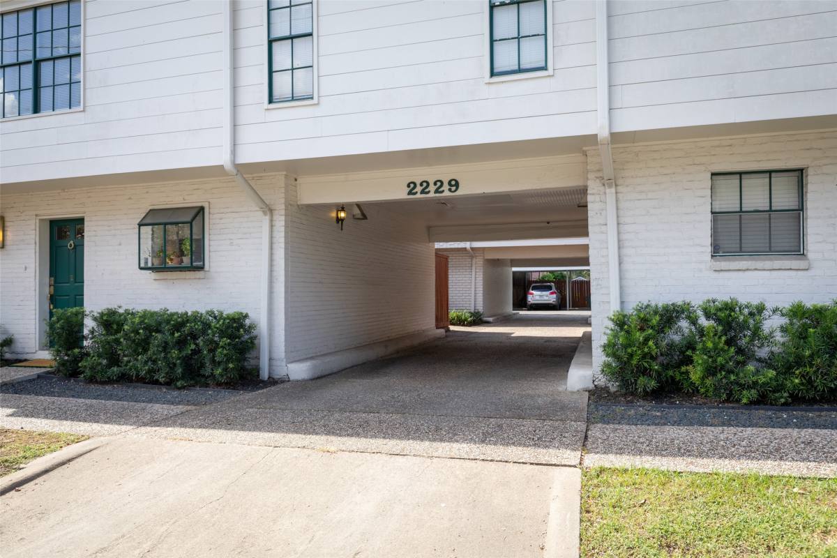 Apartment for rent at 2229 Mimosa Dr #5, Houston, TX 77019