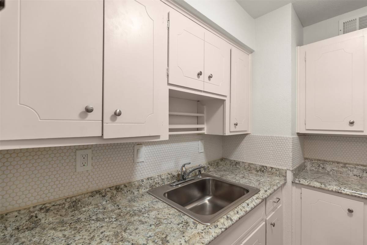 Apartment for rent at 2229 Mimosa Dr #5, Houston, TX 77019