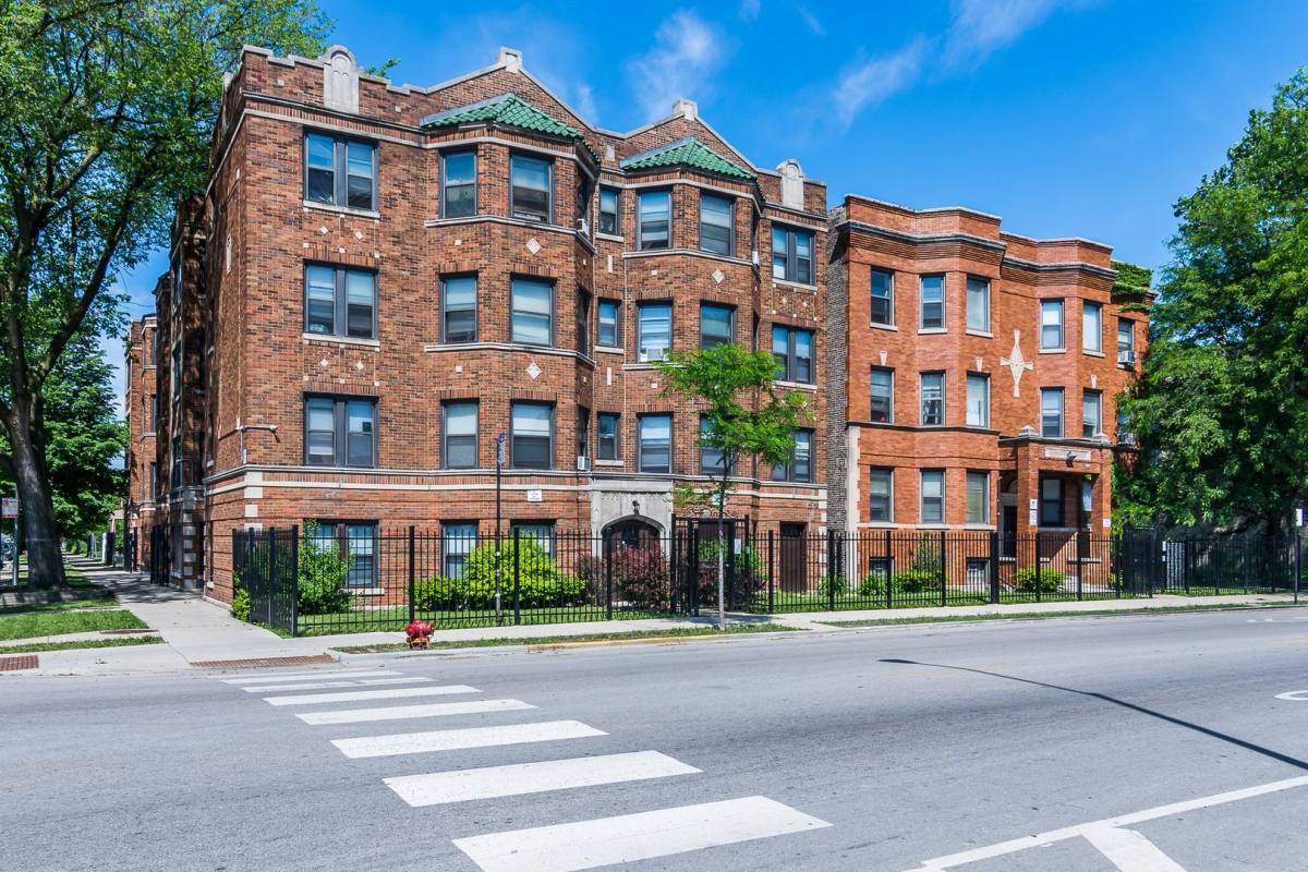Apartment for rent at 122 S California Ave, Chicago, IL 60612