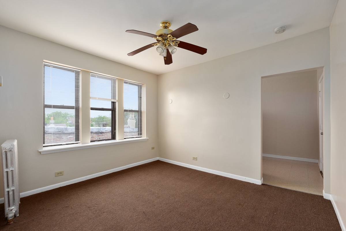 Apartment for rent at 122 S California Ave, Chicago, IL 60612