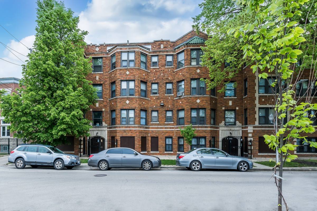 Apartment for rent at 122 S California Ave, Chicago, IL 60612