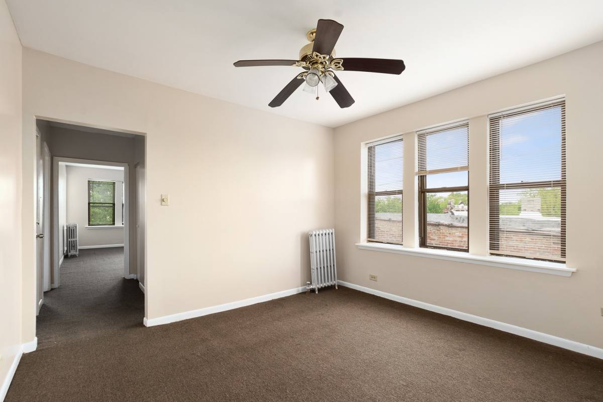 Apartment for rent at 122 S California Ave, Chicago, IL 60612