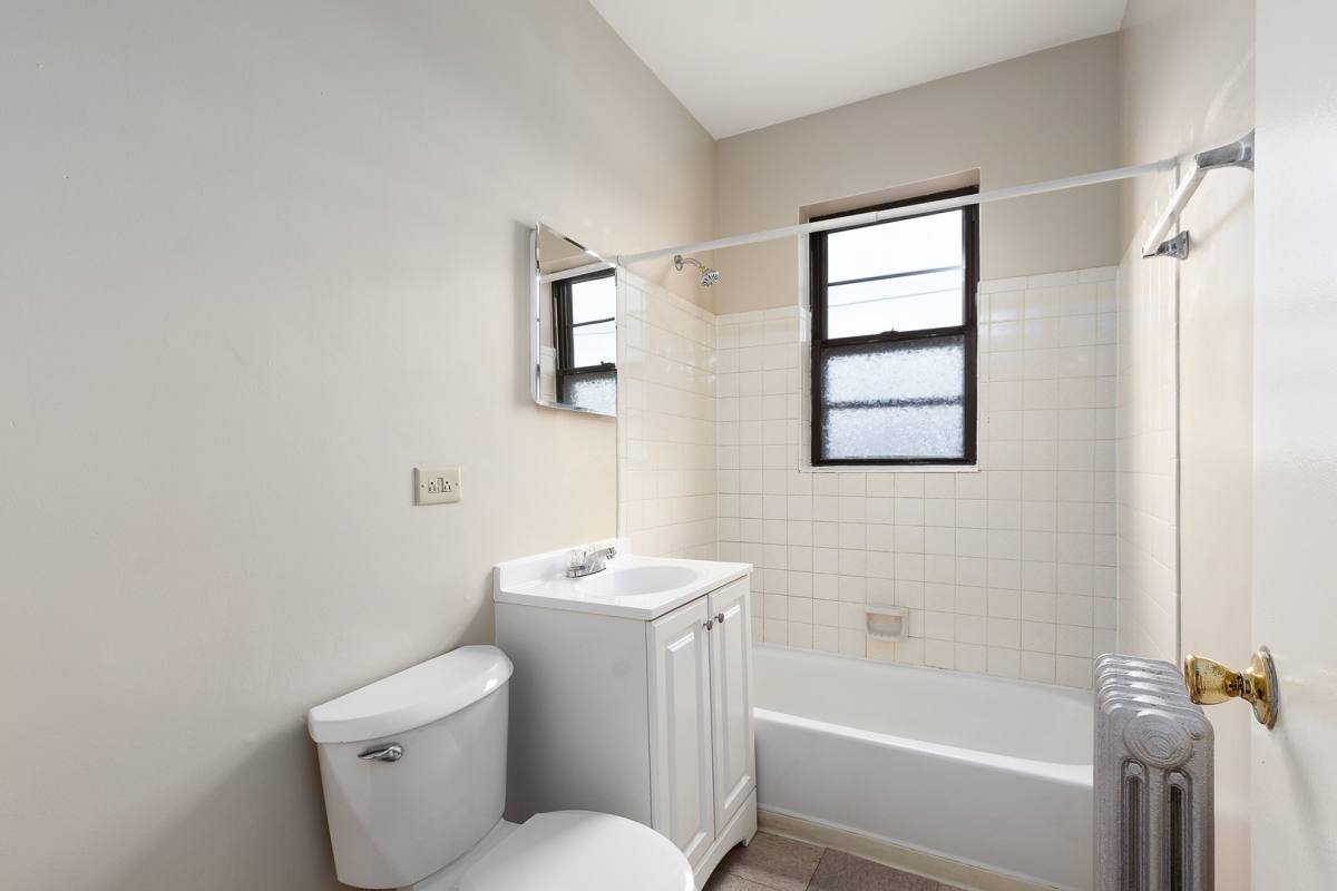 Apartment for rent at 122 S California Ave, Chicago, IL 60612