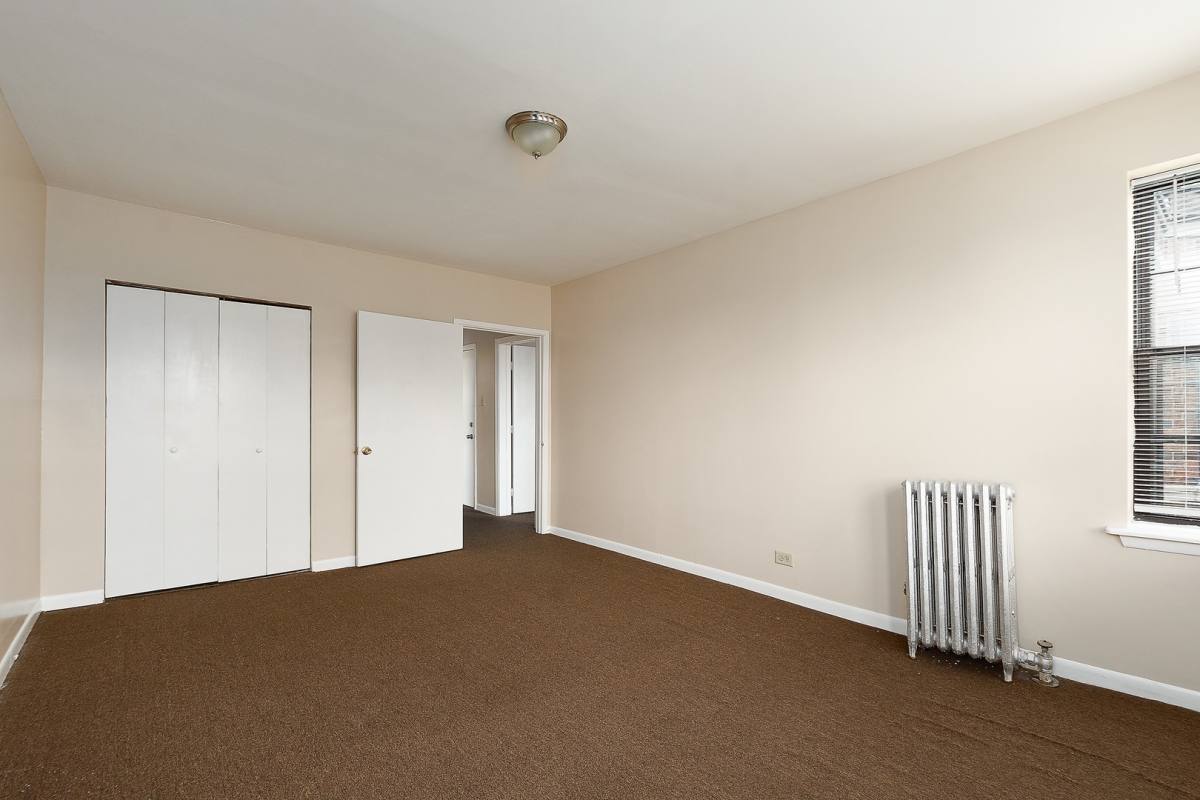 Apartment for rent at 122 S California Ave, Chicago, IL 60612