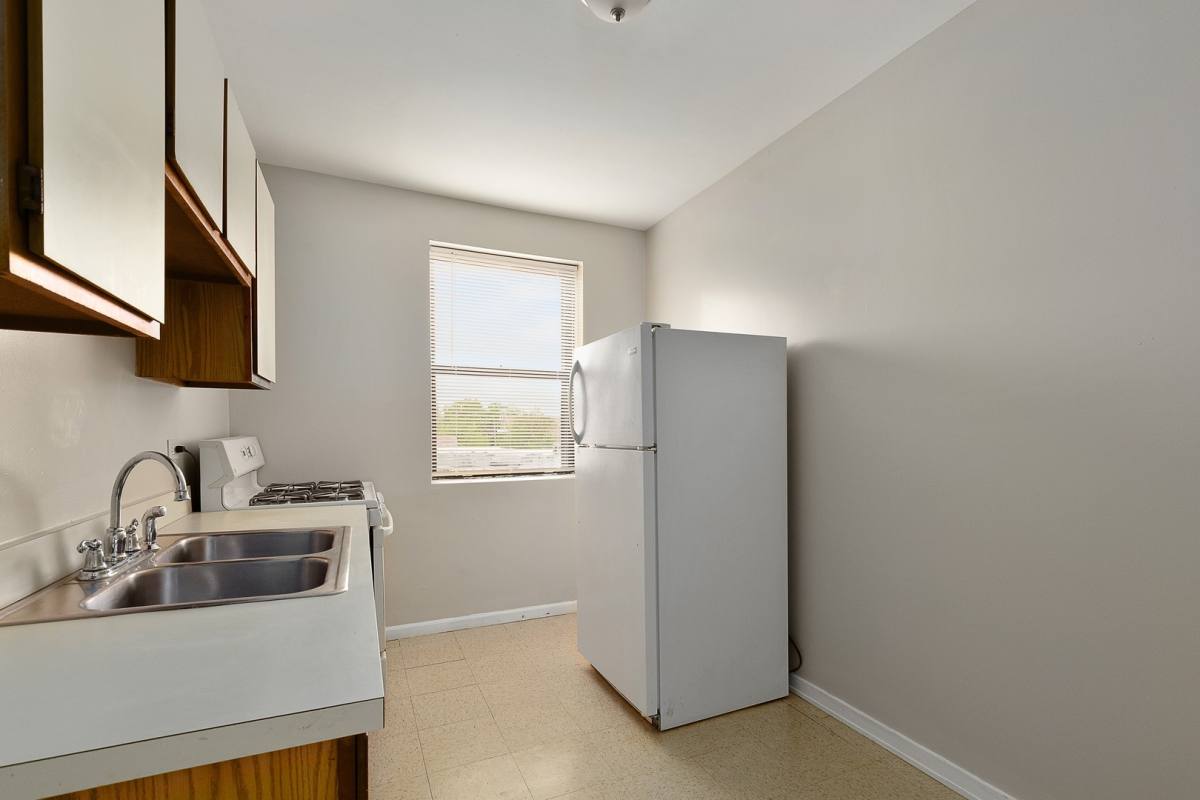 Apartment for rent at 122 S California Ave, Chicago, IL 60612
