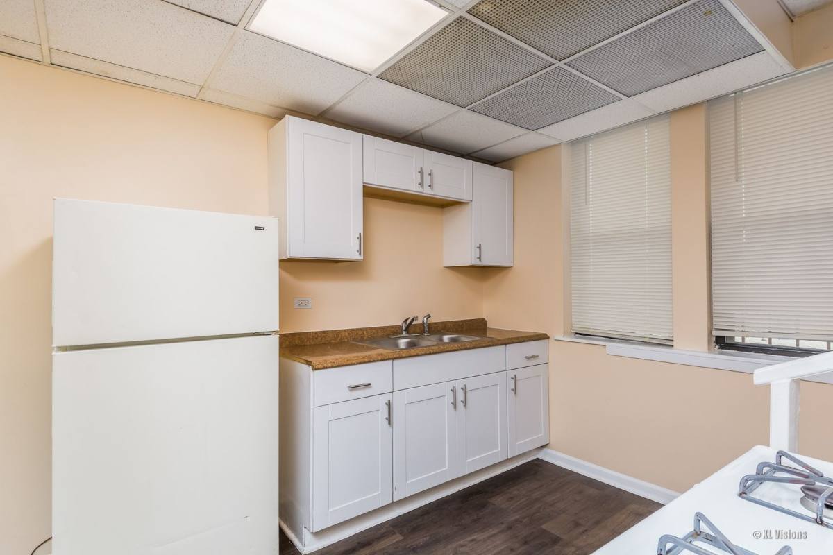 Apartment for rent at 122 S California Ave, Chicago, IL 60612