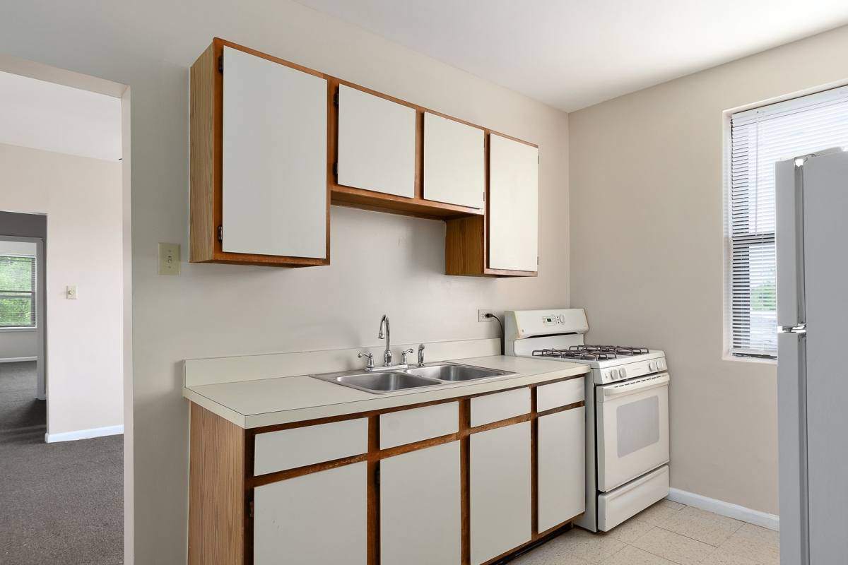 Apartment for rent at 122 S California Ave, Chicago, IL 60612