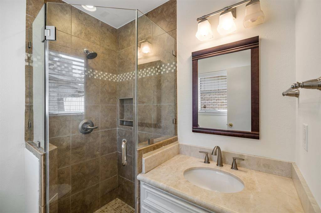 Apartment for rent at 10214 Londonderry Dr, Houston, TX 77043