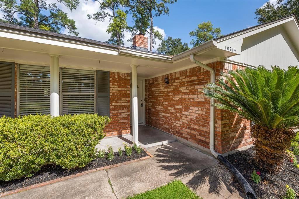 Apartment for rent at 10214 Londonderry Dr, Houston, TX 77043